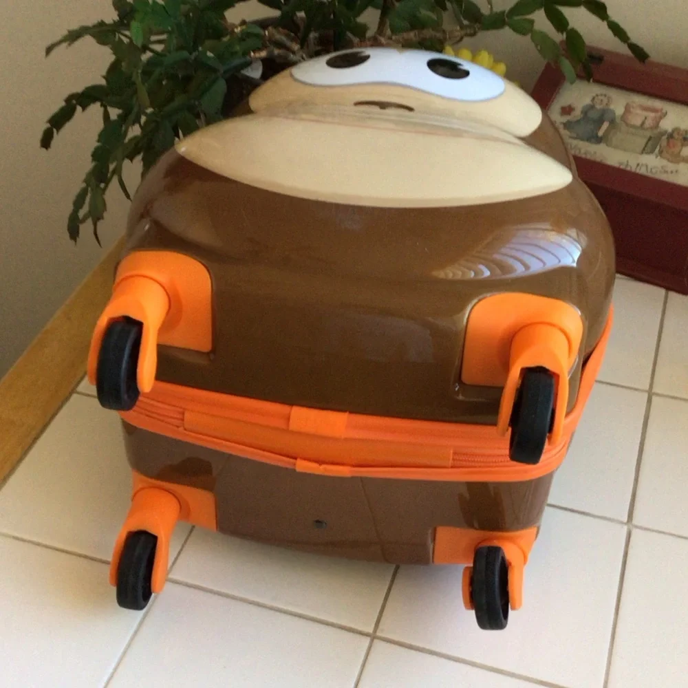 ‘Kirkland Signature’ Hardshell Monkey Face Spinner Luggage - Picture 8 of 9